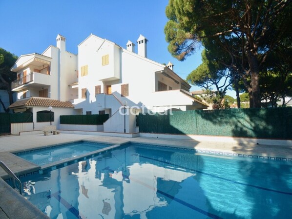 Pool - 2-bed apt with garden, pool, parking, AC 50m from beach in Platja d'Aro (Platja d'Aro)