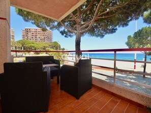 Property grounds - 4-bedroom seaside apartment in Platja d'Aro, optional parking (Platja d'Aro)
