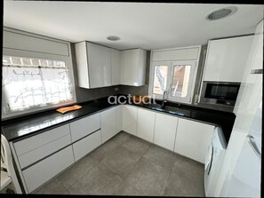 Kühlschrank, Mikrowelle, Ofen, Geschirrspüler