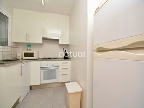 Unclassified image, 5 of 23, button