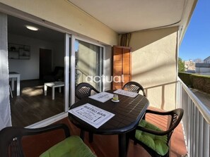 Outdoor dining - Apartment 450m from the beach with parking, 2 bedrooms (Platja d'Aro)