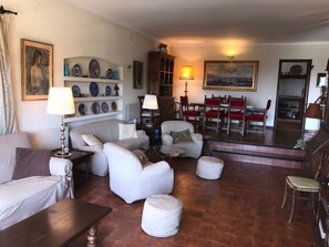 TV - 4-bedroom house with private pool and parking in Platja d'Aro (Platja d'Aro)