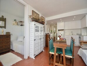 Dining - Seaside apartment, 2 beds, terrace, elevator, heating, parking, WIFI (Platja d'Aro)