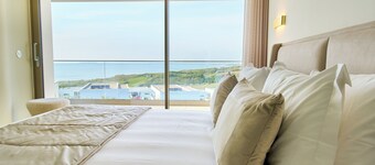 LUXURY OCEANFRONT WITH SHARED POOL - 24K