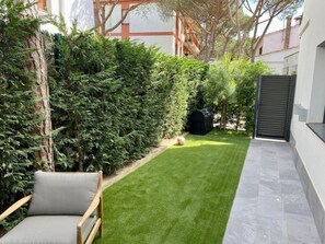 Property grounds - New apartment, central Platja d'Aro, 2 bedrms, garden, parking, WIFI, AC (Platja d'Aro)