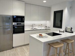 Fridge, microwave, dishwasher, coffee/tea maker