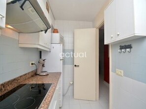 Fridge, microwave, oven, dishwasher - Cozy apartment with private garden, pool access (Platja d'Aro)