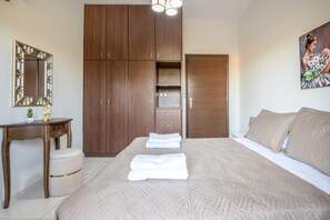 5 bedrooms, travel crib, WiFi, bed sheets