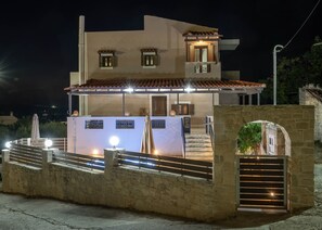 Exterior - Pool villa in the center of Northern Crete (Dafni)