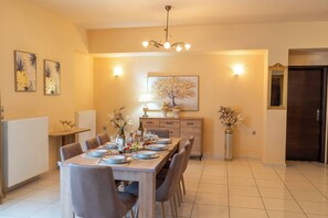 Dining - 5 bedroom pool villa close to Perama village in Rethymno (Dafni)