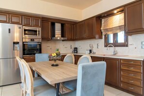 Fridge, oven, stovetop, dishwasher