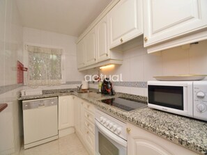 Réfrigérateur, micro-ondes, four, lave-vaisselle