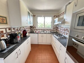 Fridge, microwave, oven, dishwasher - Lovely apt 4 min to beach & center, terrace, parking (Platja d'Aro)