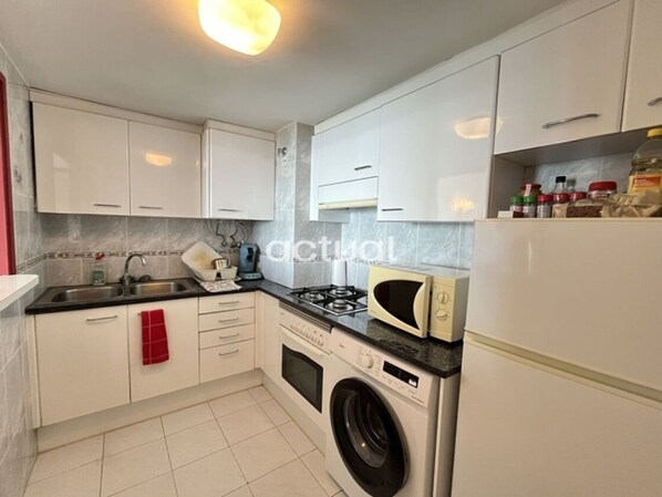 Fridge, microwave, oven, coffee/tea maker