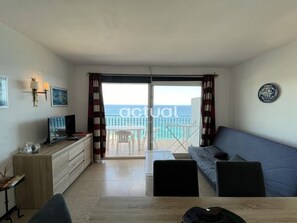 TV - Apartment with terrace, beach access, parking, children's play area (Platja d'Aro)