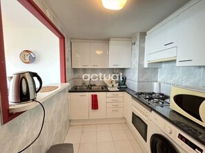 Fridge, microwave, oven, coffee/tea maker