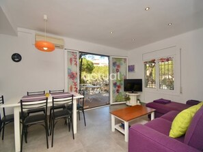 TV - 2-bedroom apartment with air conditioning in Platja d'Aro, Costa Brava (Platja d'Aro)