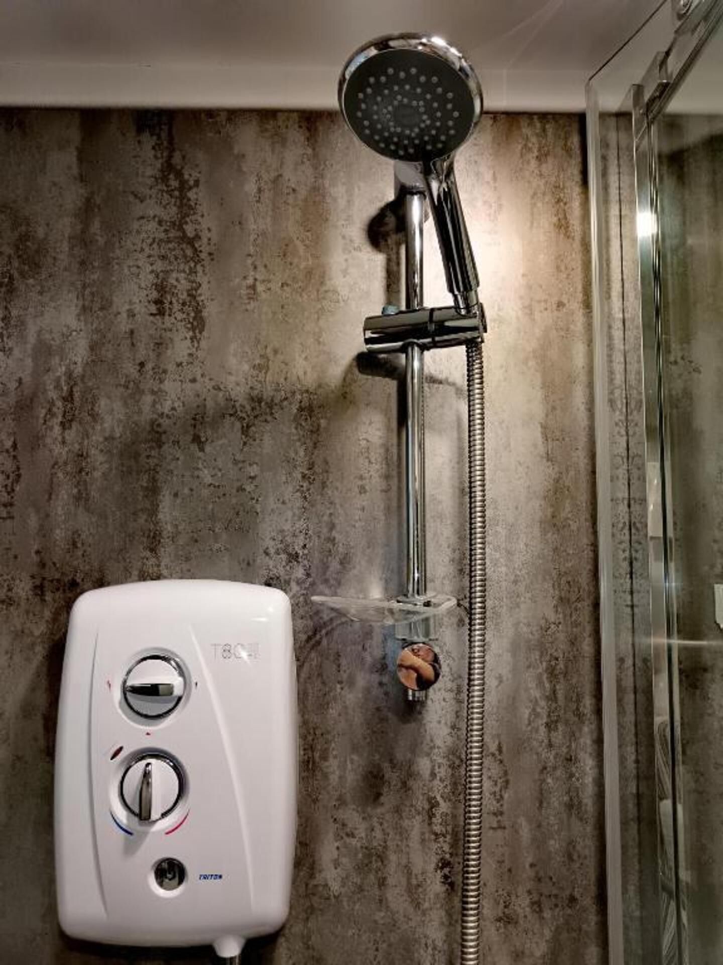 Chalet | Kamar mandi | Shower, pengering rambut,  dan handuk