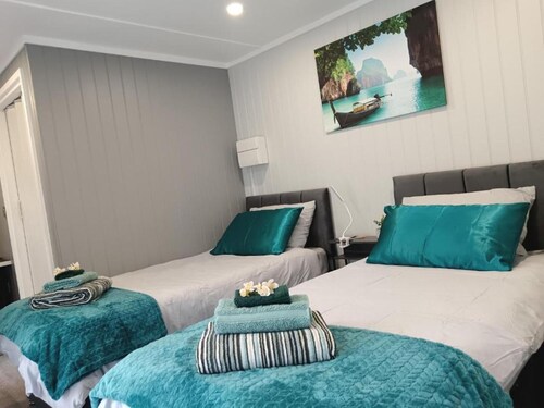 2-bedroom Guesthouse in Derby City, Parking, Wi-fi