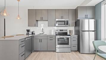 KylskÄp, mikrovÄgsugn, ugn och spishÀll