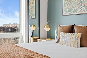 Desk, iron/ironing board, WiFi, bed sheets