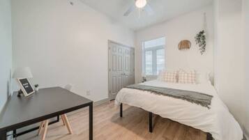 3 bedrooms, desk, iron/ironing board, WiFi