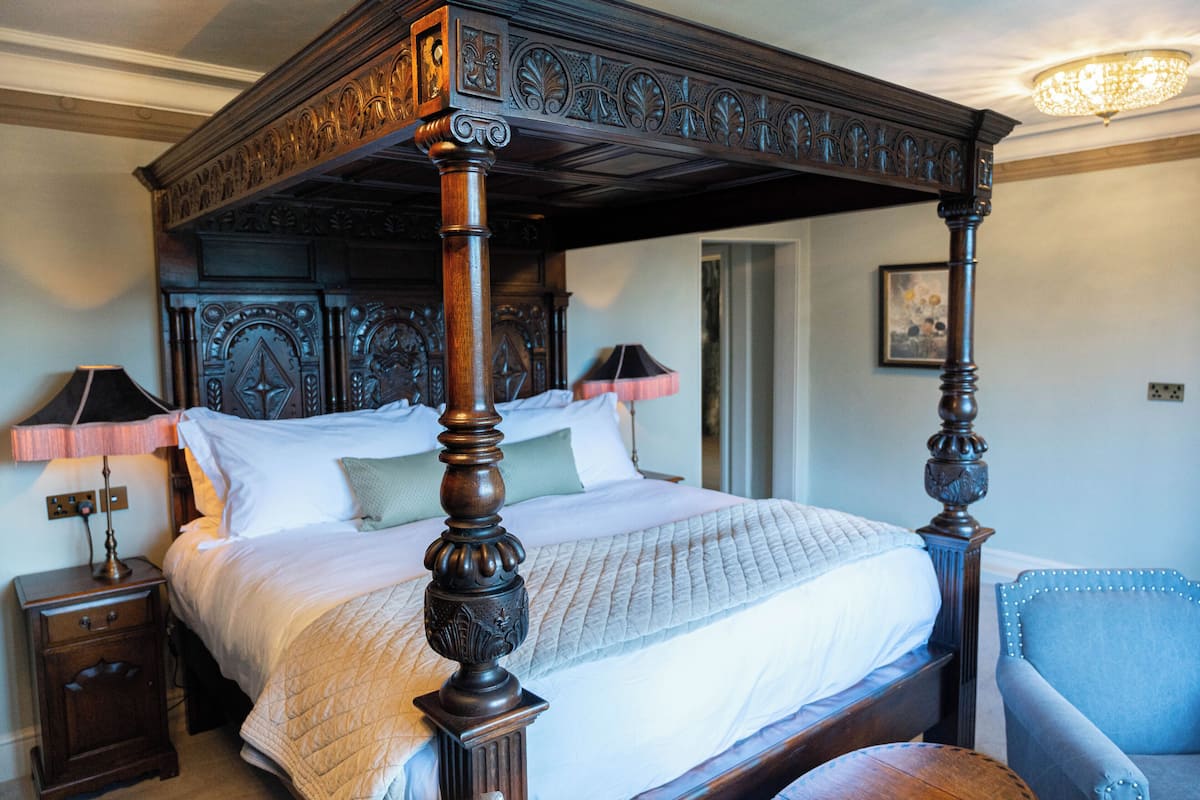 Quarto superluxo | Roupas de cama premium, escrivaninha, Wi-Fi de cortesia, roupa de cama