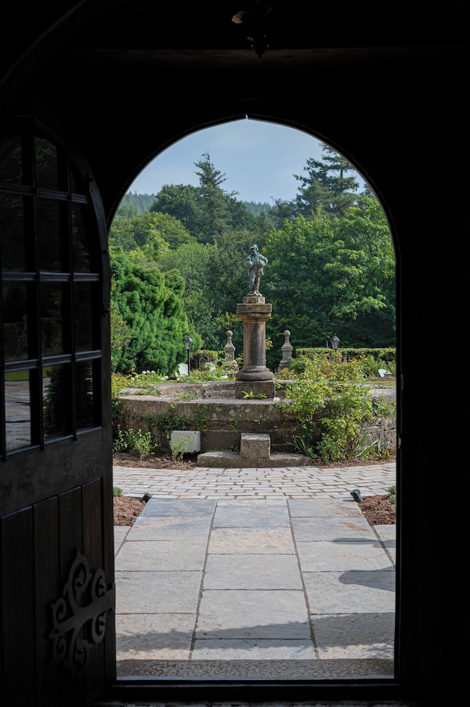 Lewtrenchard Manor by null