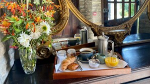 Daily full breakfast for a fee - Lewtrenchard Manor (Okehampton)