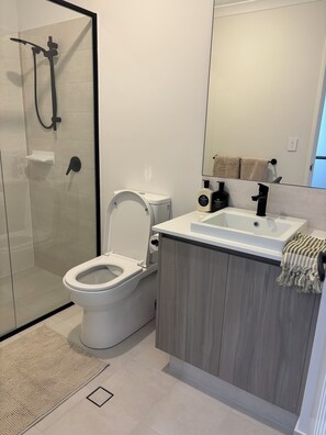 Hårtørrer, håndklæder, Toiletpapir