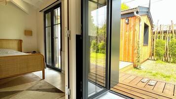 4 slaapkamers, een strijkplank/strijkijzer, reisbedje, gratis wifi