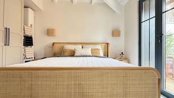 4 bedrooms, iron/ironing board, travel crib, free WiFi