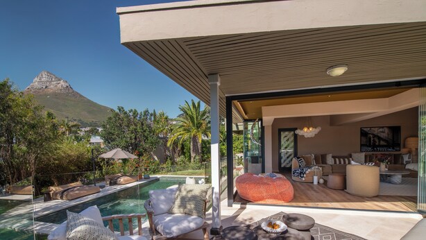 Terrace/patio - Spacious Kinvara Villa with AC, Gym, Pool & Mountain Views (Cape Town)