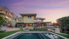 Outdoor pool - Spacious Kinvara Villa with AC, Gym, Pool & Mountain Views (Cape Town)
