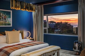 5 bedrooms, in-room safe, desk, iron/ironing board - Spacious Kinvara Villa with AC, Gym, Pool & Mountain Views (Cape Town)