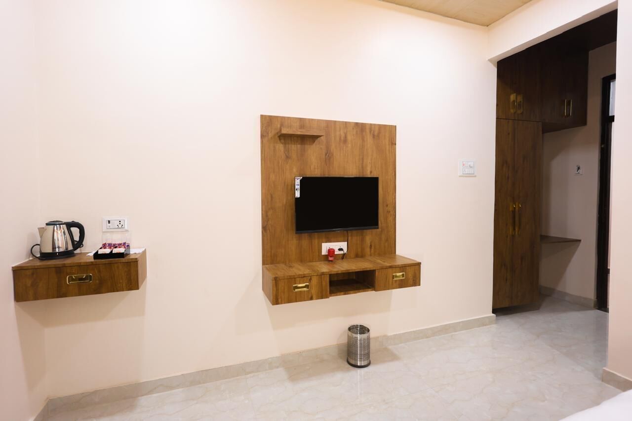 Deluxe Room | Memory-foam beds, laptop workspace, rollaway beds, free WiFi