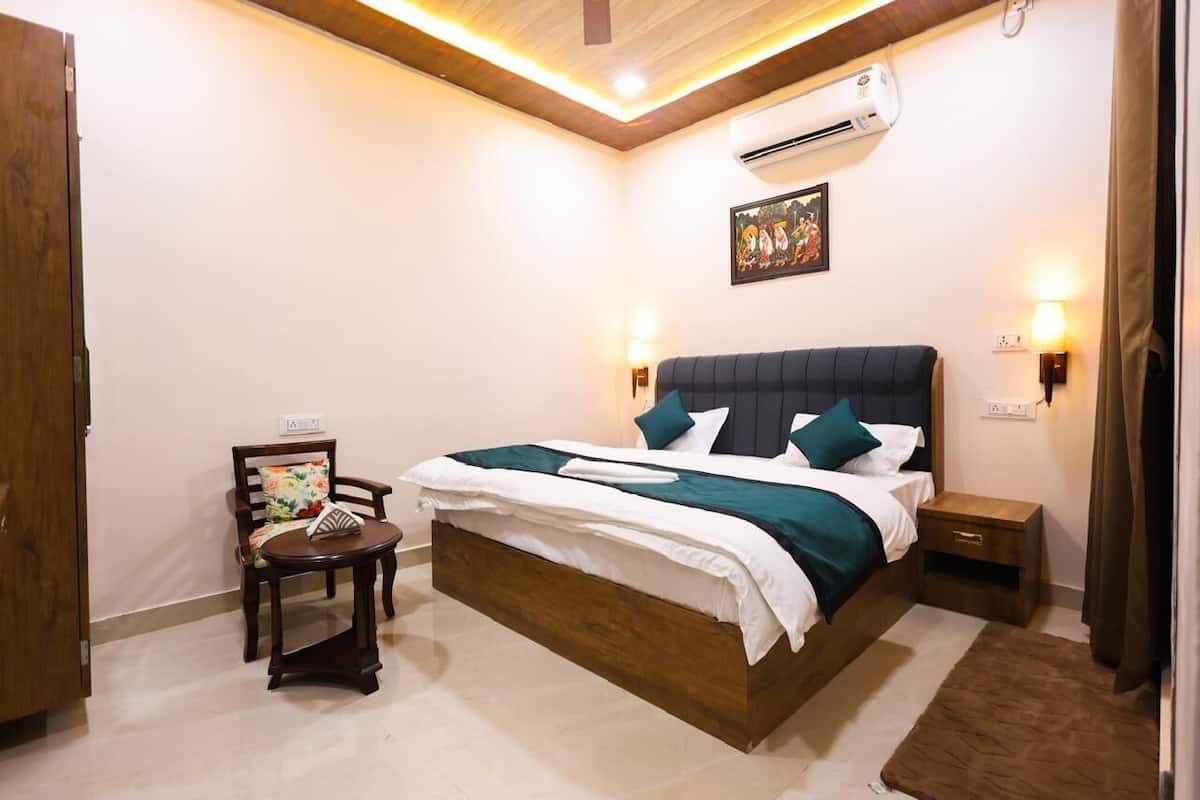 Standard Room | Memory foam beds, laptop workspace, rollaway beds (surcharge)