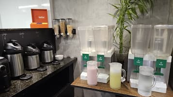 Daily buffet breakfast (BRL 35 per person)