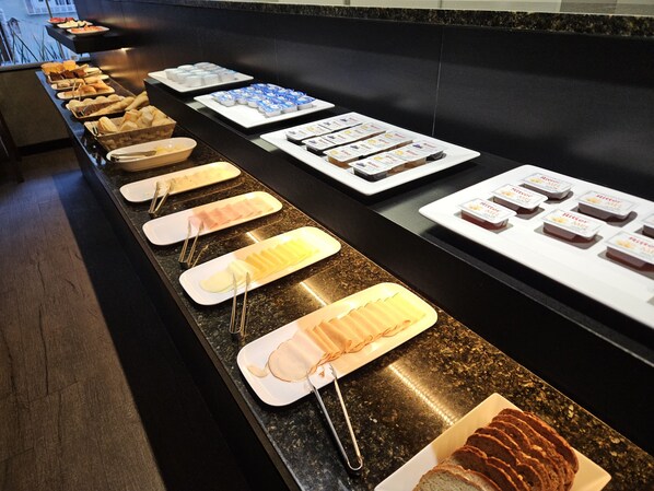 Petit déjeuner buffet (35 BRL par personne)