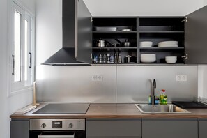 Apartment, 2 Bedrooms, Kitchen, City View | Dapur peribadi | Peti sejuk/penyejuk beku saiz penuh, ketuhar, dapur 