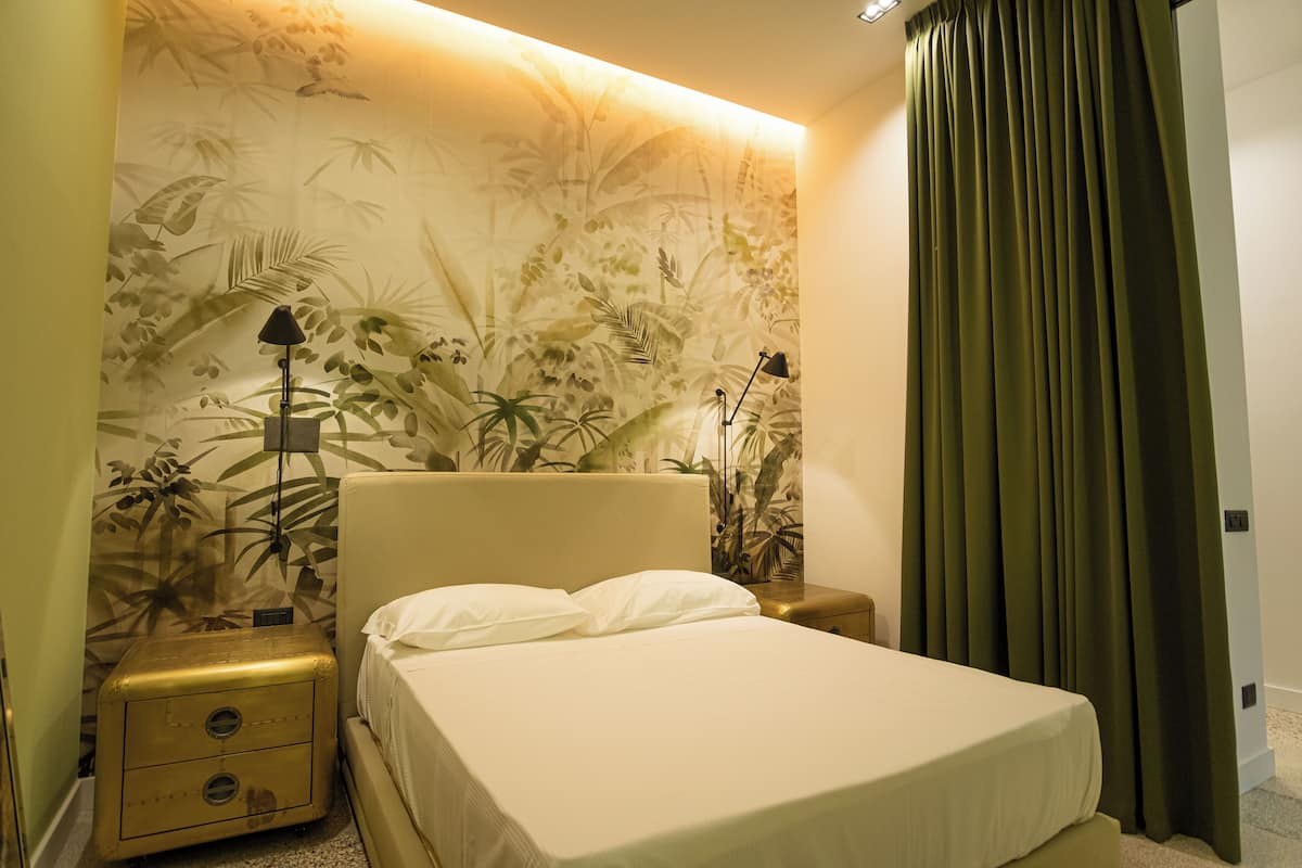 1 bedroom, premium bedding, memory foam beds, minibar