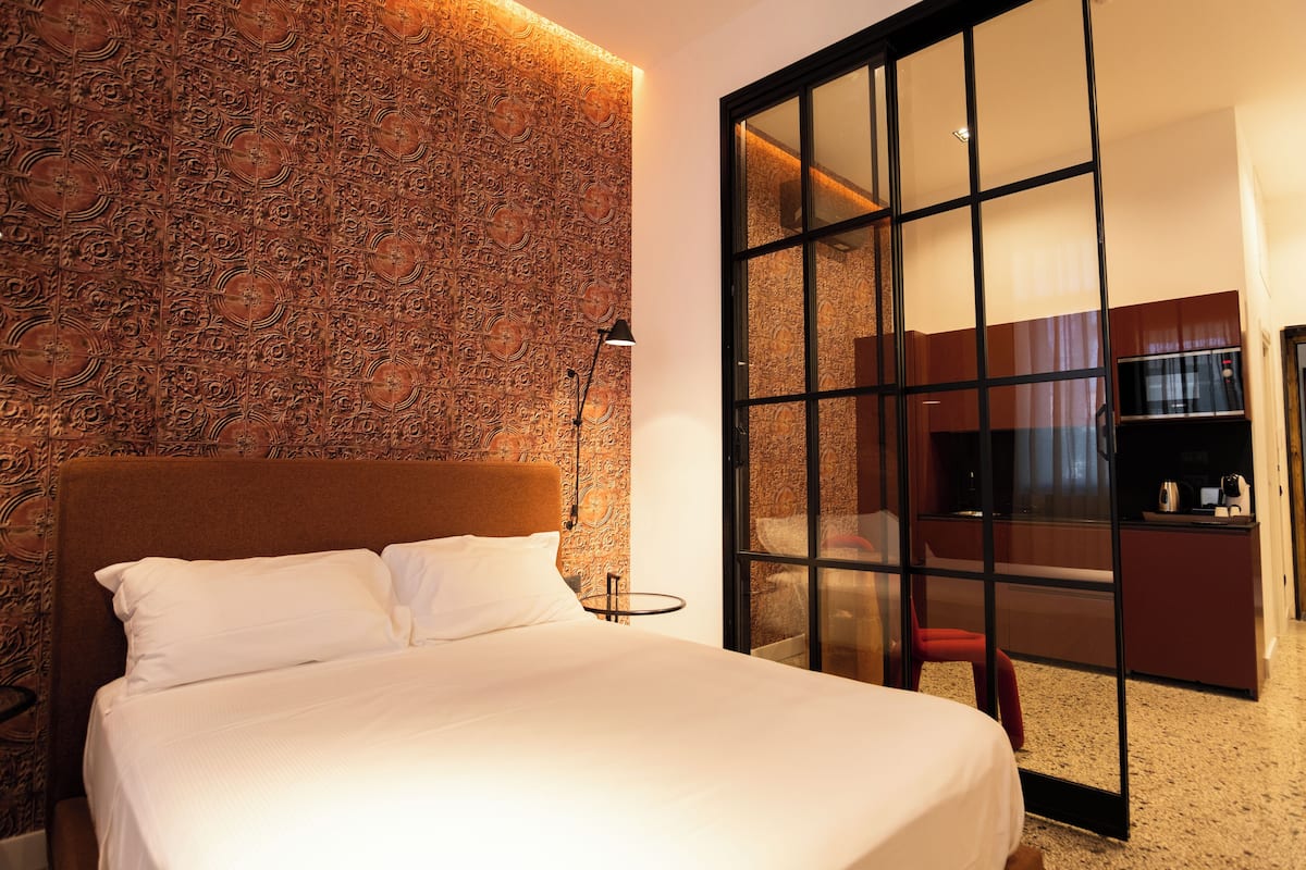 1 bedroom, premium bedding, memory foam beds, minibar