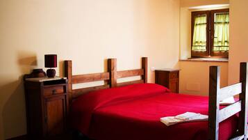 Chambre Confort, patio, vue colline