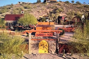 المنشأة من الخارج