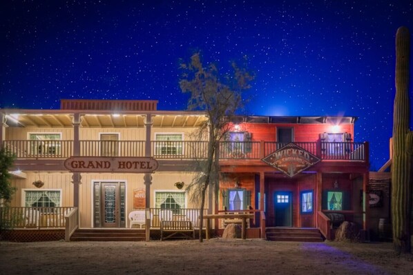 المنشأة من الخارج