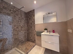 Shower, hair dryer, towels - Apartment Ocean View with breathtaking sea view, family friendly, terrace, wifi (Costa Adeje)