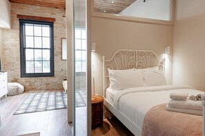 1 habitación, escritorio, tabla de planchar con plancha y wifi gratis 