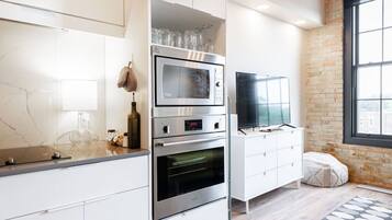 Refrigerador, microondas, horno y parrilla de estufa