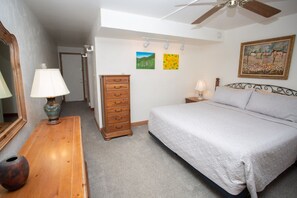 3 bedrooms, desk, iron/ironing board, free WiFi