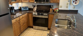Columbine 2108! Unbeatable Ski-In / Ski-Out Access!